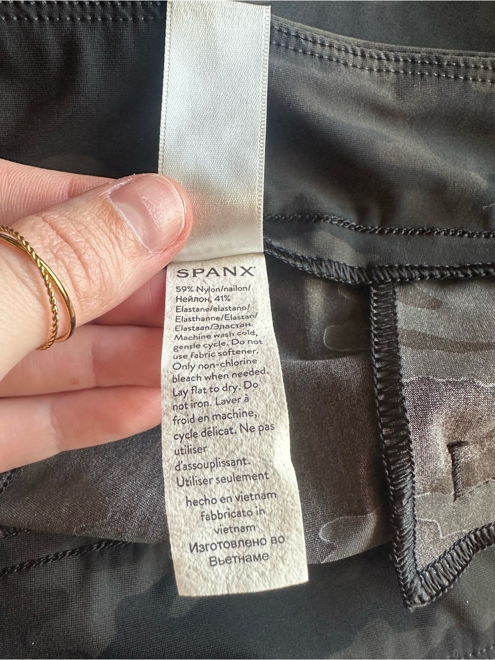 SPANX Sunshine 6” pull on shorts dark camo size large style 50213R - Picture 5 of 10